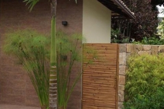 Porta com acabamento em bambu – Casa – Cond. Ubá 4 - Itaipú - Niteroi